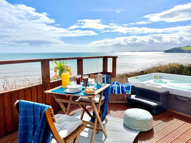 Crows Nest Dawlish: Your Timeless Coastal Retreat in Devon