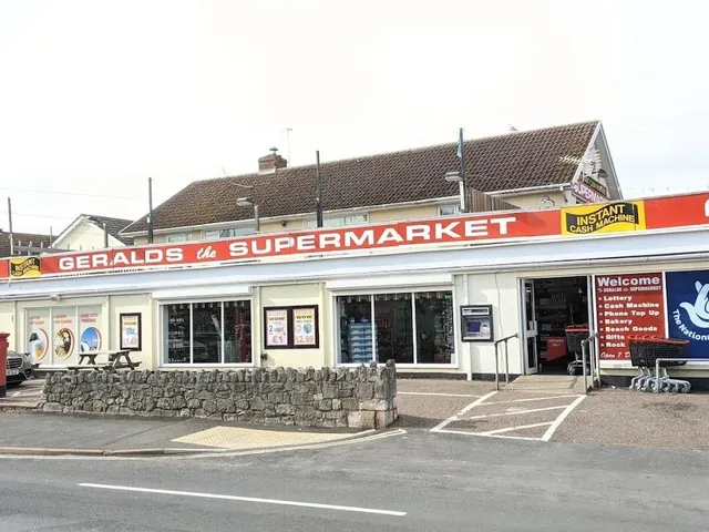 Geralds Supermarket in Dawlish Warren