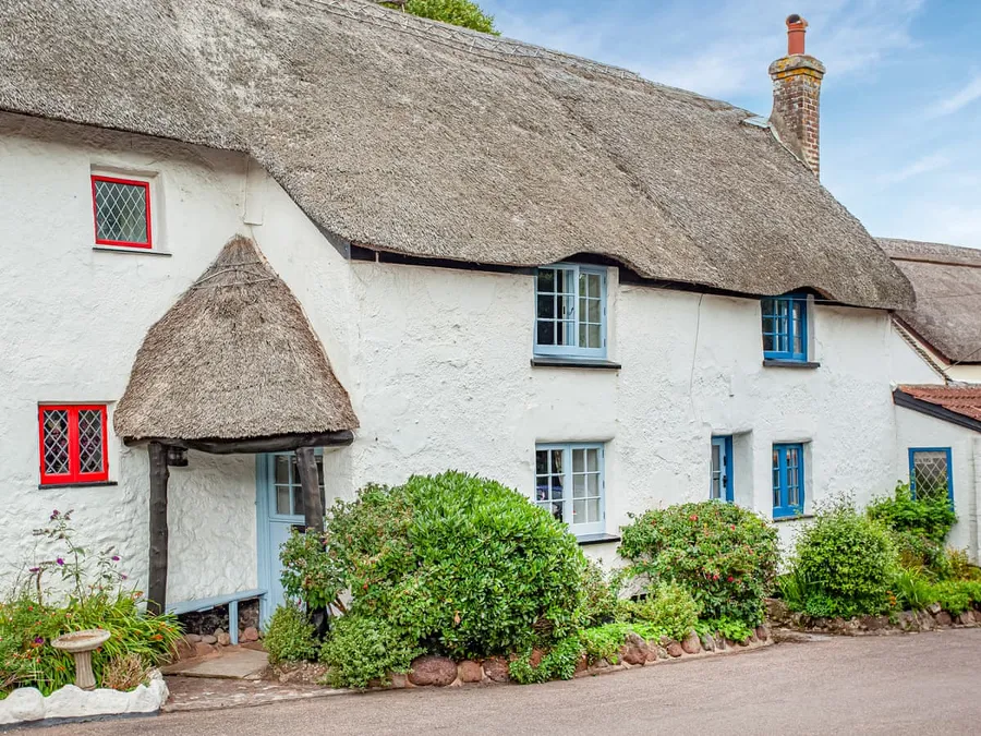 Lobster Cottage in Holcombe: Period Thatched Retreat Near Dawlish