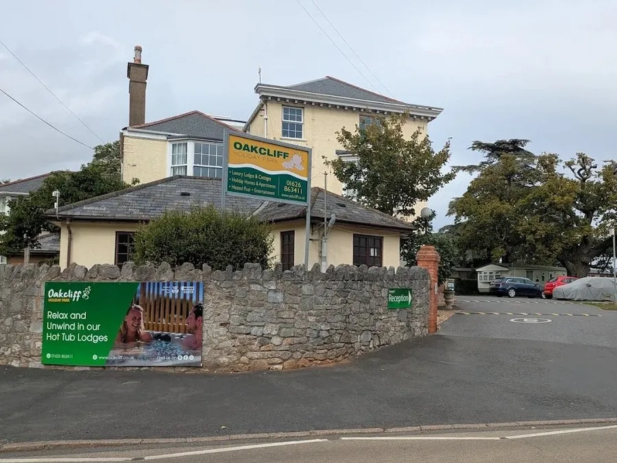 Oakcliff Holiday Park