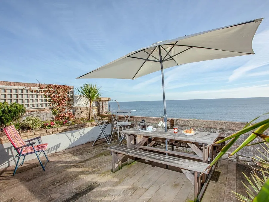 Seaspray Cottage in Dawlish: Sea Views from Coastguard Terrace