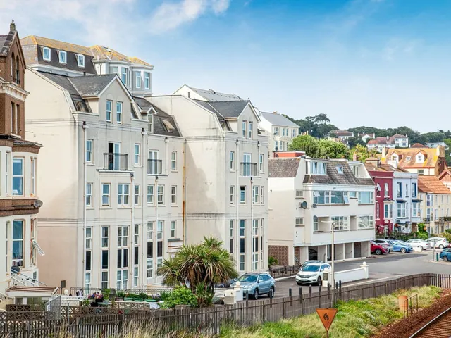 Seafront Apartment at Waves Great Cliff