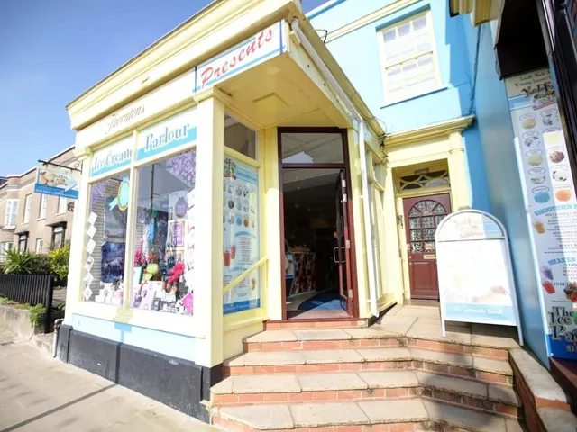 Presents of Dawlish Gift Shop